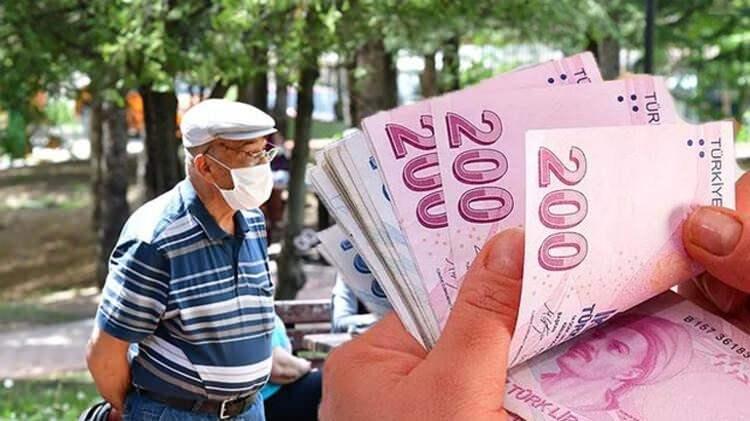 <p>Çalışma ekonomisti Tarkan Zengin; asgari ücrete gelen zammın ardından memur ve emekli zamlarıyla ilgili değerlendirmede bulundu. </p>
