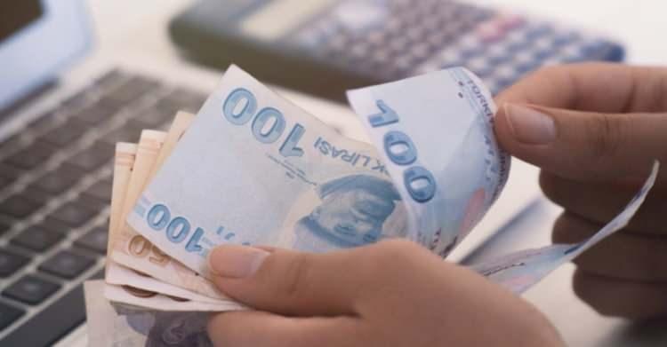 <p><strong>HARÇ KALKTI, KYK FAİZİ SİLİNDİ</strong><br />
 </p>

<p>Üniversiteye girişte katsayı zulmü bitti. Başörtü engelli tamamen kalktı. 3,3 milyon öğrencinin 27 milyar liralık KYK kredi borçlarındaki faiz silindi. Harç parası da AK Parti döneminde kaldırıldı. Yakın zamanda sosyal güvencesi olmayan ve ihtiyaç sahibi olan ailelere çocuklarının örgün öğrenimine devam edebilmesi için, ilk ve ortaöğretim çağındaki çocukların öğrenim derecelerine göre değişmekle birlikte aylık 90 ile 150 TL arasında destek sağlandı. Milyonlarca öğrenciye ders kitapları ücretsiz verildi.</p>
