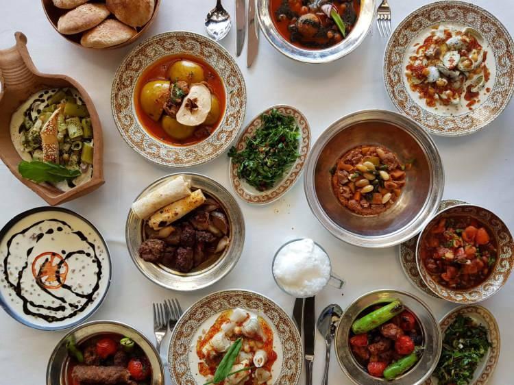 <p><span style="color:#B22222"><strong>TasteAtlas tarafından geçtiğimiz günlerde Dünyanın En İyi Mutfakları ve ülkelerin mutfak kültürlerine göre En İyi Yemekleri açıklandı. Listede her kültürden mutfak bulunurken, listenin ilk 50'sinde 5 Türk yemeği yer alıyor. </strong></span></p>
