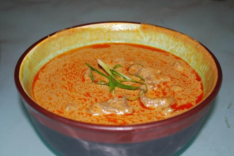 <p><strong>6. TAYLAND - PHANAENG CURRY</strong></p>

<p><strong>Tayland'ın tatlı ve tuzlu Tay körisi ile yapılan yemek türüdür.</strong></p>
