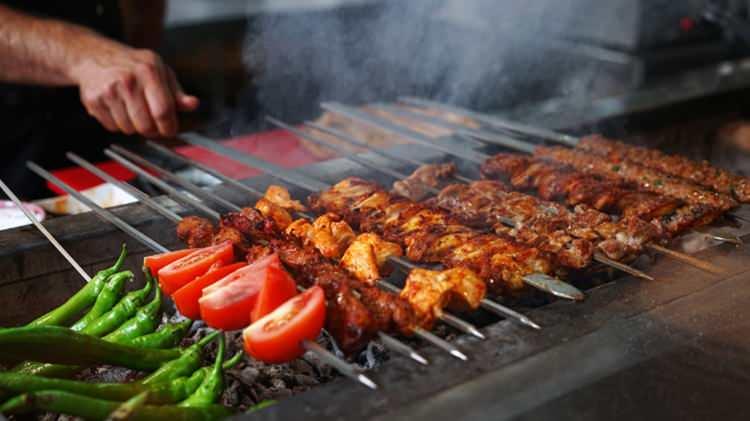 <p><strong>14. TÜRKİYE - ŞİŞ KEBAP</strong></p>

<p><strong>Ülkemizin en sevilen lezzetlerinden birisi olan şiş kebap listenin 14. sırasında yer alıyor.</strong></p>
