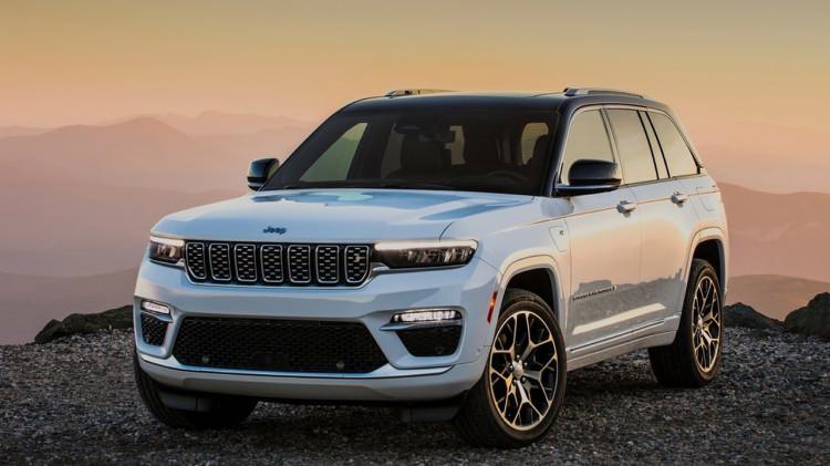 <p><strong>Jeep Grand Cherokee</strong></p>
<p>İlk elektrikli Jeep Grand Cherokee 4xe ile birlikte off-road Grand Cherokee’nin önümüzdeki yılın ikinci çeyreğinde yollara çıkması bekleniyor.</p>