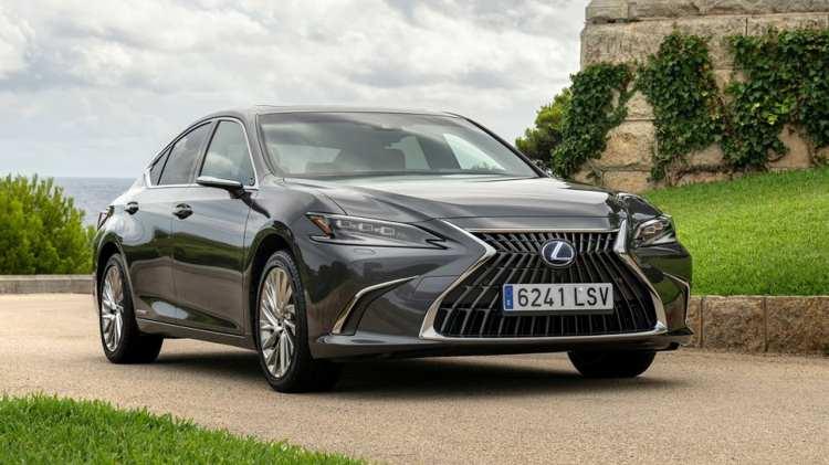 <p><strong>Lexus ES 300h</strong></p>
<p>Lüks markanın 4. nesil Lexus Kendinden Şarjlı Hibrit teknolojisiyle güçlendirilen yeni Lexus ES 300h, makyajlı yüzüyle ilk çeyrekte ülkemize adım atacak.</p>
