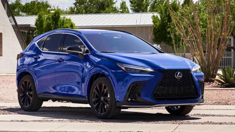<p><strong>Lexus NX 350h – 450h+</strong></p>
<p>Daha alçak ağırlık merkezi ve daha güçlü duruşuyla öne çıkan yeni NX ailesi, kardeş modeliyle birlikte yılın ilk çeyreğinde ortaya çıkacak.</p>