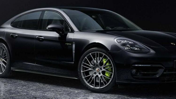 <p><strong>Porsche Panamera Platinum Edition</strong></p>
<p>Panamera 4’ün yanına ek bir versiyon olarak gelecek olan Platinum Edition, 2022 ilk çeyreğinde yollarda yerini alacak.</p>