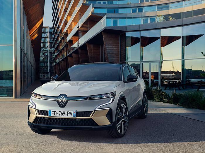 <p><strong>Renault Megane E-Tech</strong></p>
<p>Renault’un ilk elektrikli temsilcilerinden olan Megane E-Tech, üçüncü çeyrekte yollara çıkmaya hazırlanıyor.</p>