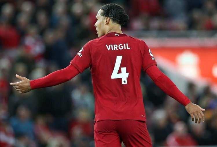 <p>15 - VIRGIL VAN DIJK<br />
Takımı: Liverpool&nbsp;<br />
&Uuml;lkesi: Hollanda</p>

<p>&nbsp;</p>
