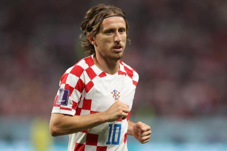 <p>13- LUKA MODRIC<br />
Takımı: Real Madrid<br />
&Uuml;lkesi: Hırvatistan</p>
