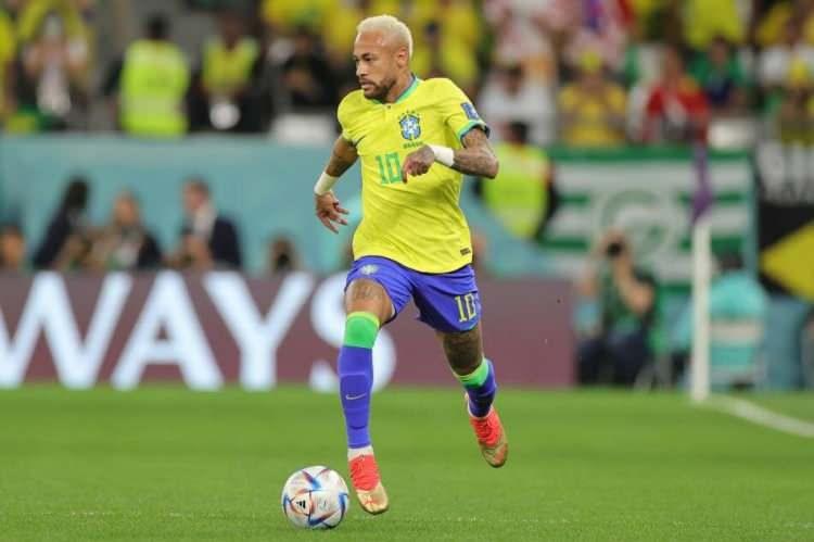 <p>7 - NEYMAR<br />
Takımı: PSG<br />
&Uuml;lkesi: Brezilya</p>
