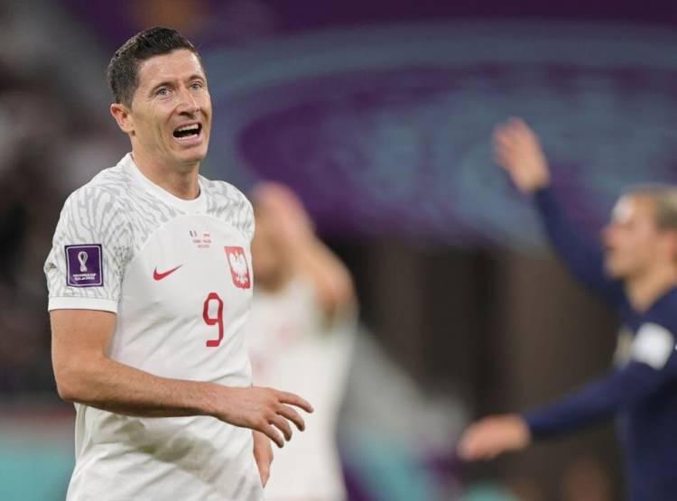 <p>6 - ROBERT LEWANDOWSKI<br />
Takımı: Barcelona<br />
&Uuml;lkesi: Polonya</p>
