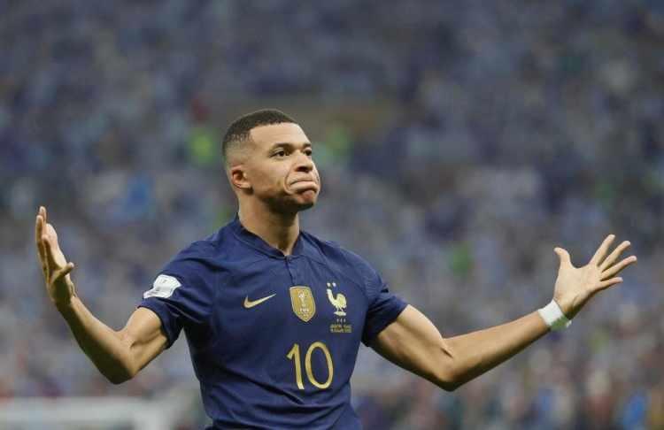<p>1 - KYLIAN MBAPPE</p>

<p>Takımı: PSG<br />
&Uuml;lkesi: Fransa</p>
