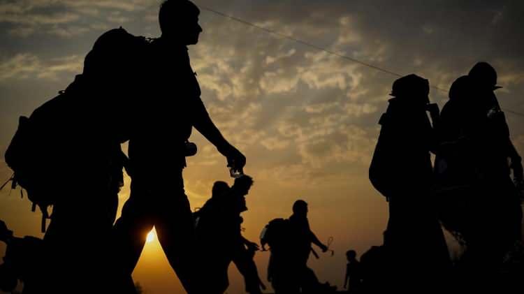<p>İsviçreli bir yükleniciden çalınan veriler arasında çatışma, göç ve doğal afet gibi nedenlerle ailelerinden ayrılan kişilerin, kayıp kişiler ile bunların ailelerinin ve gözaltındaki kişilerin bilgileri yer alıyor. Daha sonrasında olayın faili olarak ismi açıklanmayan bir devlet gösterilmiş ve olayın yama uygulanmamış bir sistem kullanarak gerçekleştiği belirtilmiştir.</p>
