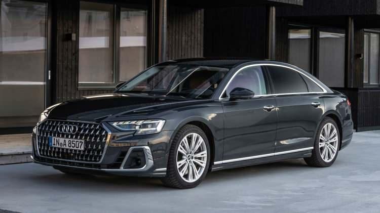 <p><strong>Audi A8 Long</strong></p>

<p>1994 yılından bu yana Audi portföyünün lüks sedan segmentinde markanın lider modeli olan A8, makyajlanan Long versiyonuyla 2022’nin ilk çeyreğinde yollara çıkacak.</p>
