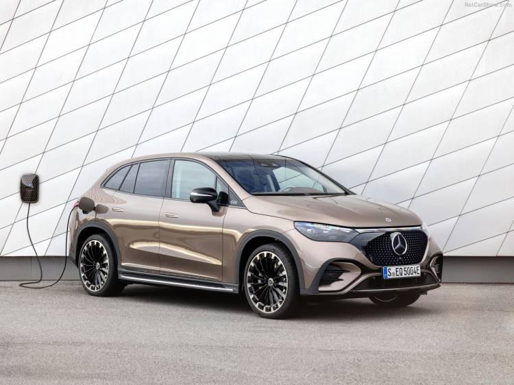 <p>İşte 2022 yılında tanıtılan modeller...</p>
<p><strong>Mercedes-Benz EQE SUV</strong></p>