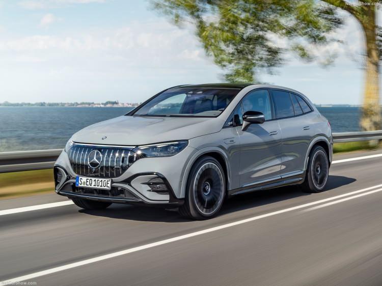 <p><strong>Mercedes-Benz EQE AMG 53 SUV</strong></p>