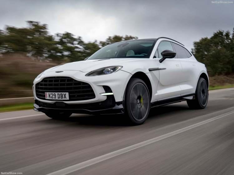 <p>Aston Martin DBX</p>
