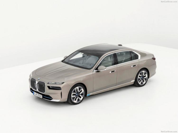<p>Elektrikli BMW i7 Sedan</p>