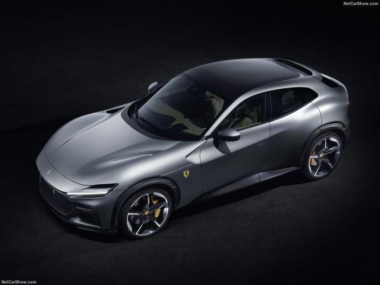 <p><strong>Ferrari Purosangue</strong></p>
