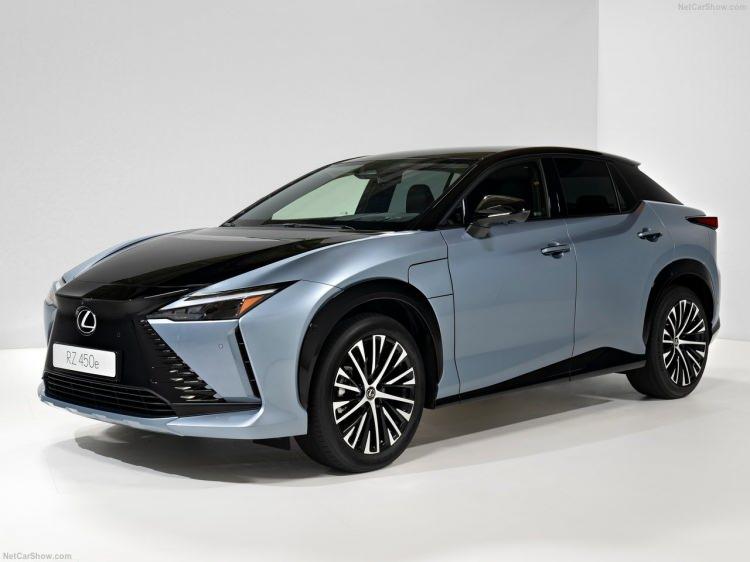 <p><strong>Lexus RZ 450e</strong></p>
