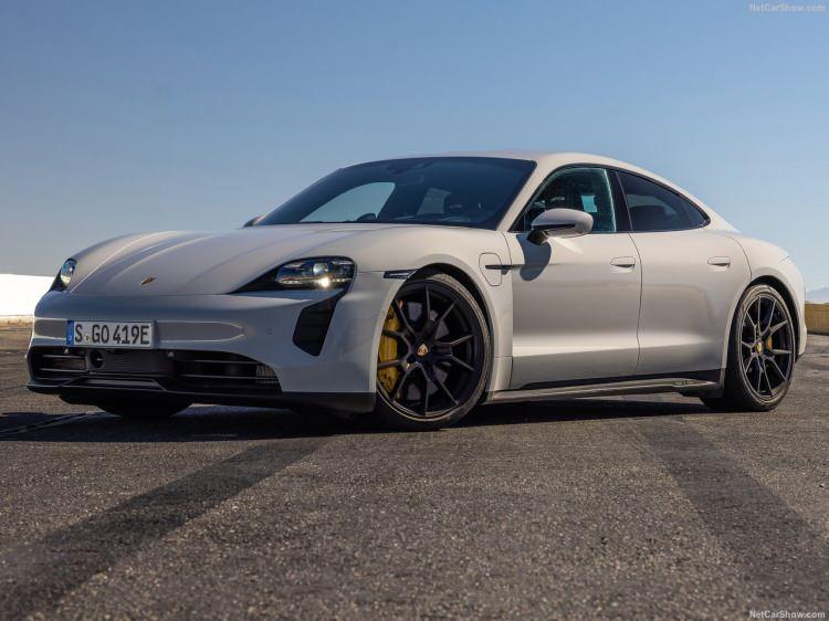 <p>Porsche Taycan</p>
