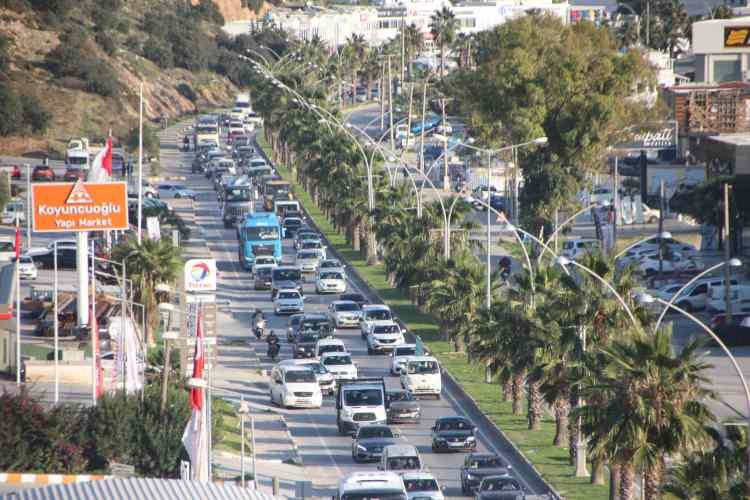 <p>2023 yılına Bodrum’da girmek isteyen vatandaşlar, Cuma ve Cumartesi günü Bodrum’a geldi.</p>
