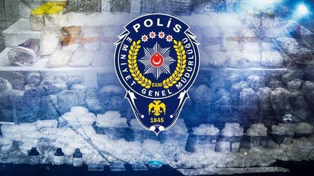 <p>BIRAKMAK İSTEYENE YARDIM</p>
<p>Türkiye’de narkotik maddelerden kurtulmak için 138 tedavi merkezi bulunuyor. Toplam yatak kapasitesi 1.289. Sağlık Bakanlığı’na it rehabilitasyon merkezleri ve Aile ve Sosyal Hizmetler Bakanlığı’na ait rehabilitasyon merkezleri de bulunuyor. Ayrıca 81 ilde ve KKTC’de 105 adet Yeşilay Danışmanlık Merkezi (YEDAM) hizmet veriyor</p>