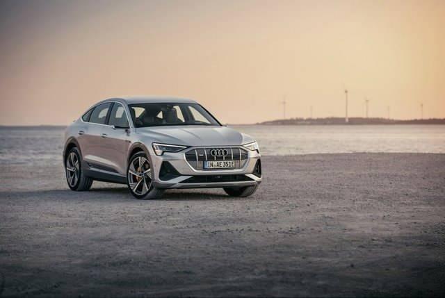<p><strong>AUDI E-TRON </strong></p>
<p>Alman marka, yıl içinde 3 farklı elektrikli modelini Türkiye'ye getirecek. Bunlardan ikisi SUV, biri 4 kapılı elektrikli coupe olacak.</p>