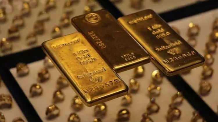 <p>Dolarda beklentisi olanlar var, evet, 2023'te yeni zirveler bekliyor olacağım. Özellikle yılın ikinci yarısından sonra dolarda 24-25 lira seviyesi gündemde olabilir ancak getiri bakımından gram altın gibi gram gümüş gibi getirisi olacağını zannetmiyorum.</p>
<p> </p>