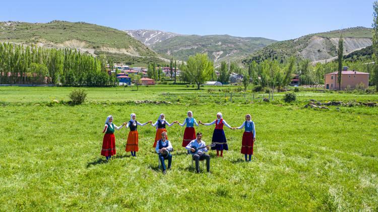 <p>Sivas'ın 2022 yılında turizmde altın çağını yaşayacağına inandığını dile getiren Ayhan, şehrin altyapısını buna hazırladıklarını sözlerine ekledi.</p>
