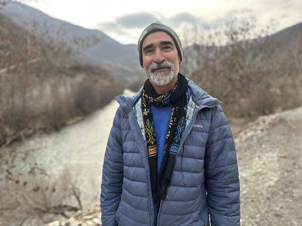 <p>Uzun yıllardır peşinde koştuğu vaşağı, görüntülemenin mutluluğunu yaşayan İsmail Ateş, “Yıllardır bölgede dağcılık yapıyorum. Dağcılık olunca fotoğrafçılık da kendiliğinden gelişiyor. Dağcılık ve fotoğrafçılık benim için büyük bir aşktır. Daha önce bu bölgede keklik, ayı, şamua, dağ keçisi, su samuru gibi neredeyse tüm yaban hayvanlarını görüntüledim. </p>