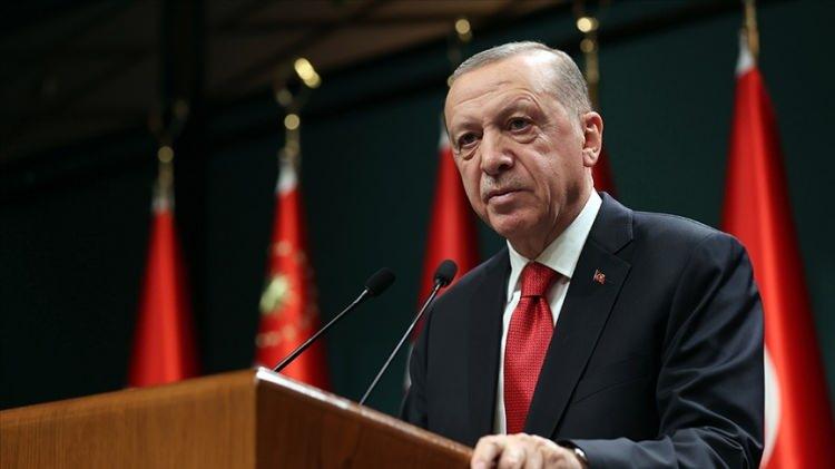 <p>Beştepe'de yapılan toplantı sonrası EYT ile ilgili önemli açıklamalarda bulunan Erdoğan, aylardır beklenen müjdeli haberi duyurdu.</p>

<p> </p>
