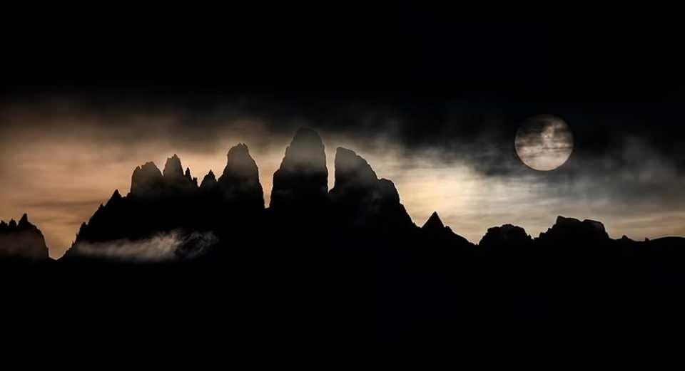 <p>İtalyan fotoğrafçı Georg Kantioler tarafından çekilen bu kare, İtalya'daki Geisler Dolomit sıradağlarının bir parçası olan "Fermeda-Kuleleri"ni gösteriyor.</p>
<p> </p>