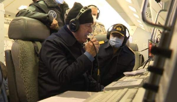 <p>Milli Savunma Bakanı Hulusi Akar, beraberindeki Türk Silahlı Kuvvetleri (TSK) komuta kademesi ile yılın son gününde Foça Deniz Üs Komutanlığı, 2'nci Ana Jet Üs Komutanlığı ve Kara Kuvvetleri Komutanlığı İleri Müşterek Harekat Merkezi'ni ziyaret ederek yıllık değerlendirme toplantıları gerçekleştirdi, personelle bir araya geldi.</p>
