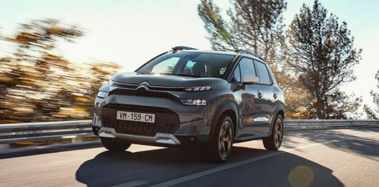 <p><strong>20- Citroen C3 Aircross:</strong></p>

<p> </p>

<p>Feel 1.2 Puretech 130hp EAT6 paketi, %80 ÖTV oranı ile 662.000,00 TL'den 367.777,77 TL'ye iniyor.</p>

<p> </p>

<p>Feel Bold 1.2 Puretech 130hp EAT6 paketi ise, %80 ÖTV dilimine giriyor. Fiyatı 697.000,00 TL'den 387.222,23 TL'ye iniyor.</p>

<p> </p>

<p>Shine 1.2 Puretech 130hp EAT6 paketi, %80'lik ÖTV diliminde yer alıyor. Otomobilin fiyatı 759.000,00 TL'den 421.666,66 TL'ye düşüyor.</p>

<p> </p>

<p>Feel Bold 1.5 BlueHDi 120hp EAT6 paketi, %80 ÖTV oranı ile 748.000,00 TL'den 415.555,56 TL'ye iniyor.</p>
