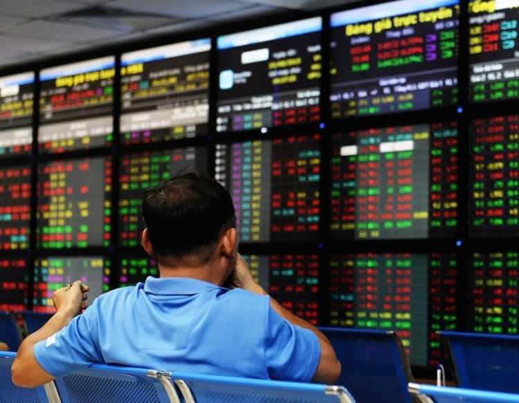 <p>2023 genel itibariyle zaten riskli, karmaşık ve belirsiz bir yıl olacak.</p>
<p>Resesyon, enerji ve gıda krizinin yanına bunları da koyabiliriz.<br />
</p>
<p>Bir de “enflasyon düşecek” yalanı bittiğinde gerçekleri daha net görmüş olacağız.</p>
<p>En büyük riskin küresel borsalarda olacağını düşünüyorum.</p>
<p>İlk olumsuz tepkiyi borsalar sert satışlarla gösterebilir.</p>