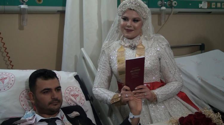 <p>Kentte bir markette muhasebeci olarak çalışan Muhammed Yusuf Gülel ile Esra Tut, hayatlarını birleştirmek için 26 Aralık’a nikah tarihi aldı.</p>

<p> </p>
