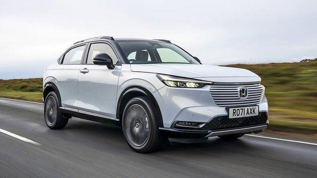 <p><strong>HONDA HR-V</strong></p>
<p>e: HEV hibrit güç aktarma sistemi ile yılın ilk aylarında yollara çıkacak kompakt SUV model, Honda'nın yeni Civic ile başlayan tasarı dilini kullanıyor.</p>