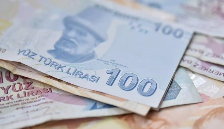 <p>Bu durum da hizmetlerin birleştirilmesi değil toplanması şeklinde ifade ediliyor. Son yedi yıllık fiili hizmet süresi içinde en fazla prim ödenen Kurum'dan aylık bağlanır. 1 Ekim 2008 ve sonrasında işe girenler için en çok prim ödenen kuruma göre emeklilik zamanı ve aylığı hesaplanır.</p>