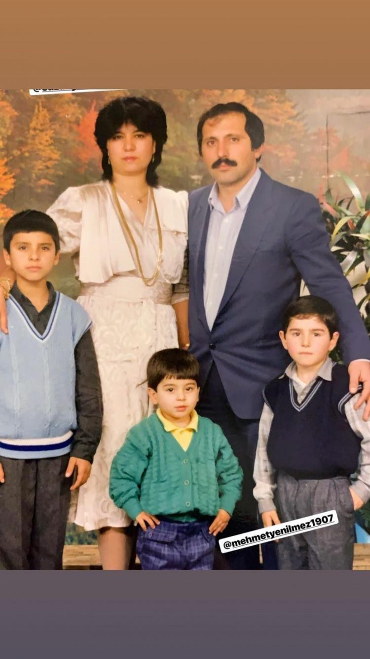 <p><span style="color:#4B0082"><strong>Uzun bir süre sessizliğe bürünen Aliaşn, daha sonra "ailem için çalışmama lazım" diyerek sahnelere geri döndü. </strong></span></p>