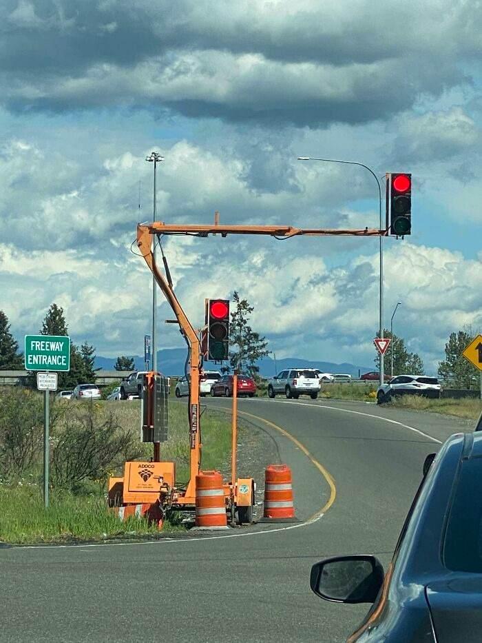 <p>Geçici süreli trafik ışığı.</p>

