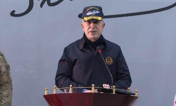 <p>. İlk olarak orta Akdeniz'de görevli 'TCG Gökçeada' ve 'TCG Gökova', daha sonra Doğu Akdeniz'deki 'TCG Gelibolu' ardından ise Mersin açıklarında görevli yerli ve milli imkanlarla üretilen 'TCG Kınalıada' ile telsizle görüşen Akar, Kıbrıs semalarındayken Kıbrıs Türk Barış Kuvvetleri Komutanı Tümgeneral Sezai Öztürk ile ardından da Genelkurmay 2'nci Başkanı Orgeneral Selçuk Bayraktaroğlu ile Muharip Hava Kuvveti Komutanı Orgeneral Atilla Gülan ile birer telsiz görüşmesi gerçekleştirdi.</p>