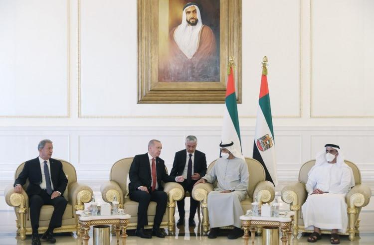 <p>Birleşik Arap Emirlikleri (BAE) Devlet Başkanı Şeyh Halife bin Zayid Al Nahyan'ın vefatı nedeniyle 17 Mayıs'ta BAE'ye giden Erdoğan, BAE yeni Devlet Başkanı Muhammed bin Zayid Al Nahyan'a taziyelerini iletti.</p>
