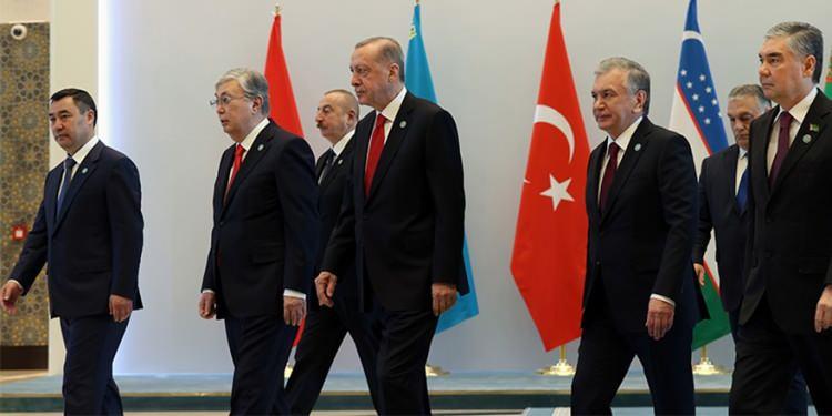 <p>Zirvede, Kuzey Kıbrıs Türk Cumhuriyeti (KKTC), Türk Devletleri Teşkilatı'na gözlemci üye olarak kabul edildi.</p>