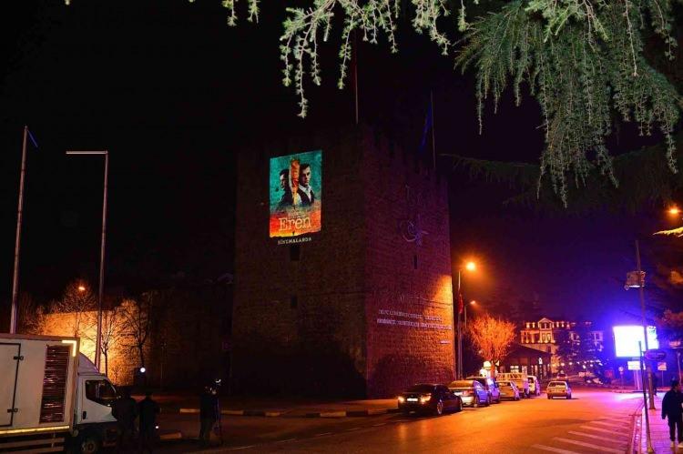 <p>Maçka'da 1 Ocak 2002 tarihinde dünyaya gelen Eren Bülbül'ün doğum günüyle ilgili hazırlanan video görselleri TRT tarafından tarihi Trabzon Kalesi'nin surlarına yansıtıldı.</p>
<p> </p>