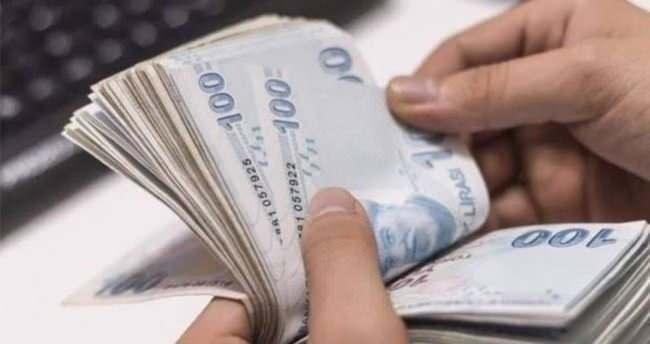<p><strong>Asgari ücret düzenlemesi</strong></p>

<p>Cumhuriyet tarihinde ilk defa dolar bazında asgari ücret 455 doların üzerinde çıktı. Enflasyon düşme eğilime başladığında bunu yaptık. Genel olarak enflasyonda bir düşüş eğilimi var. Üretim artıyor, kur belli bir süredir aynı seviyelerde gidiyor. Faizler de düştü.</p>
