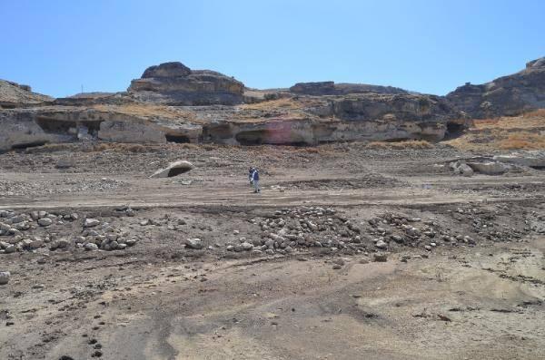 <p> Bunun haricinde ise alçak seviyeden yüksek seviyeye suyun çıkarılması noktasında bize bilgiyi 1280 yılında bölgeye gelen İbn-i Şeddad vermektedir. </p>
