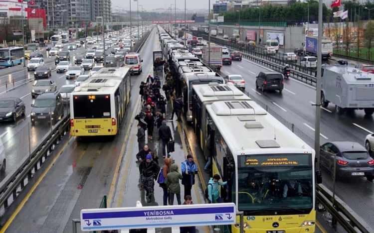 <p>İstanbullulara özel olan bu haklardan faydalanmak isteyen kullanıcıların ise anonim İstanbulkartlarını kişiselleştirmesi gerekecek. </p>