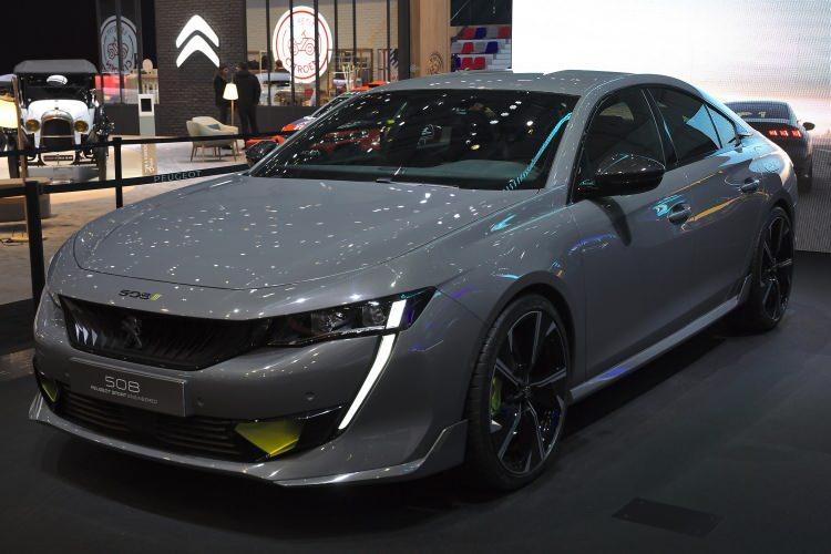 <p><strong>Peugeot 508</strong>’in 130 beygir güç ve 300 Nm tork üreten dört silindirli 1,5 litrelik dizel ünitenin karma yakıt tüketimi 100 km’de <strong>3,6 litre</strong> (fabrika verilerine göre).</p>