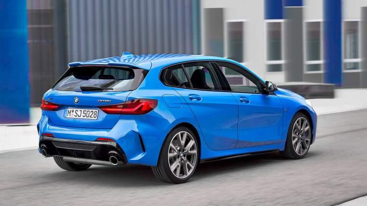 <p>BMW 1 Serisinin 116 beygir güç ve 270 Nm tork üreten üç silindirli 1,5 litrelik dizel ünitenin karma yakıt tüketimi 100 km’de <strong>4,2 litre</strong> (fabrika verilerine göre).</p>