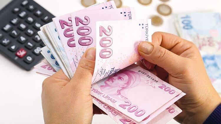 <p><strong>5 AYLIK ENFLASYONA GÖRE ZAM ORANI NE KADAR?</strong></p>

<p>Yılın ikinci yarısında ise ilk 5 aylık rakamlar netleşti. Kasım enflasyonu sonrası SGK ve Bağ-Kurlu emekliler için oran yüzde 14,04 oldu. Memur ve memur emeklileri ise yüzde 15,11 zammı cebine koydu.</p>
